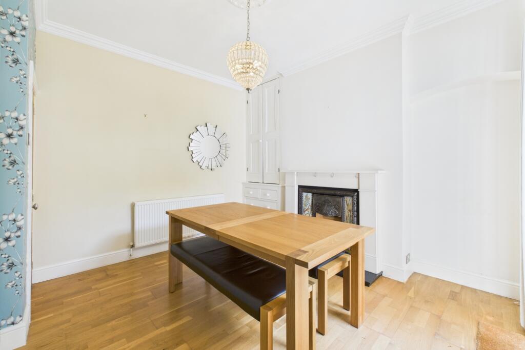 CAM03162G0-PR0290-STILL009