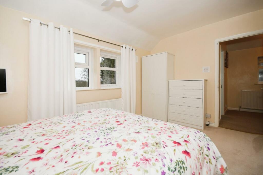 BEDROOM 2 02.jpg