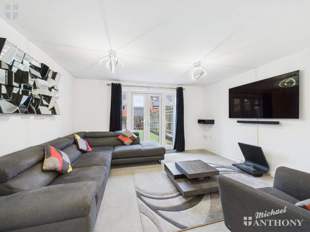 CAM03218G0-PR0618-STILL005