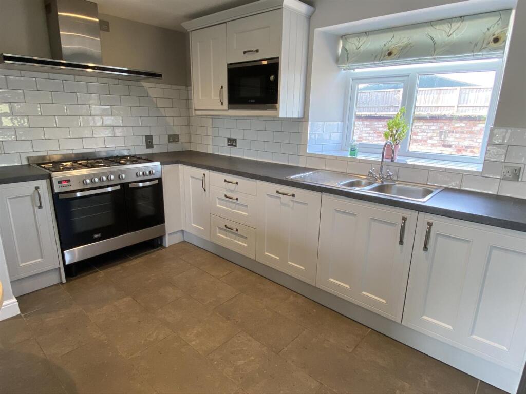 Dining kitchen