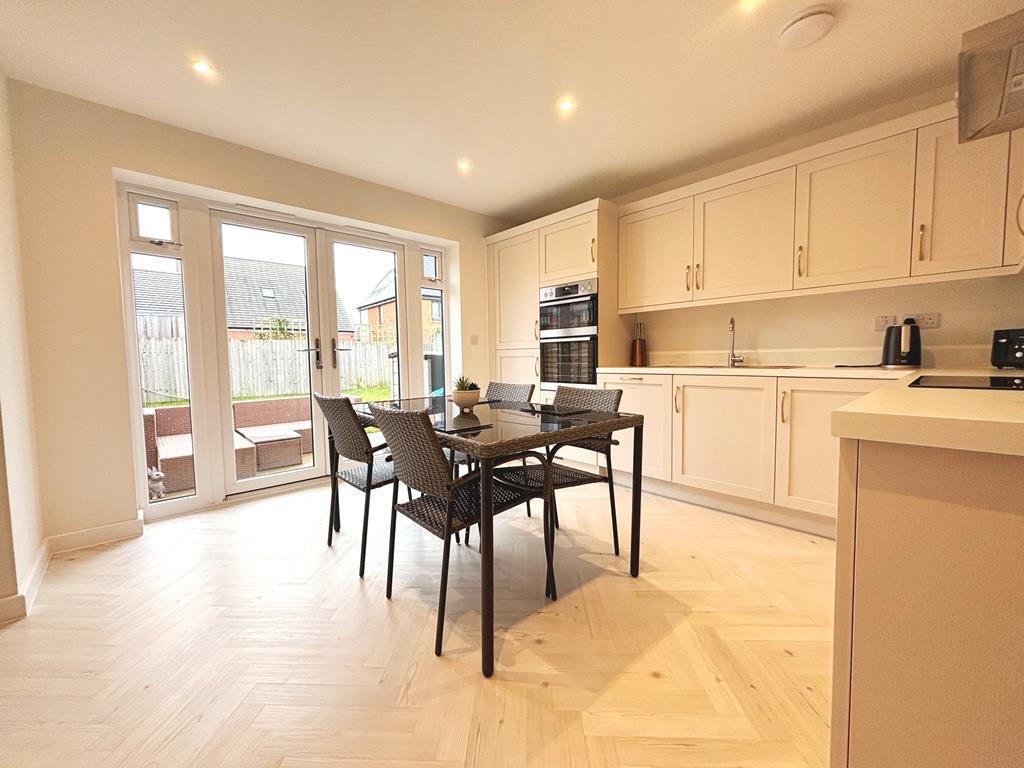 Kitchen Diner (2).JPG