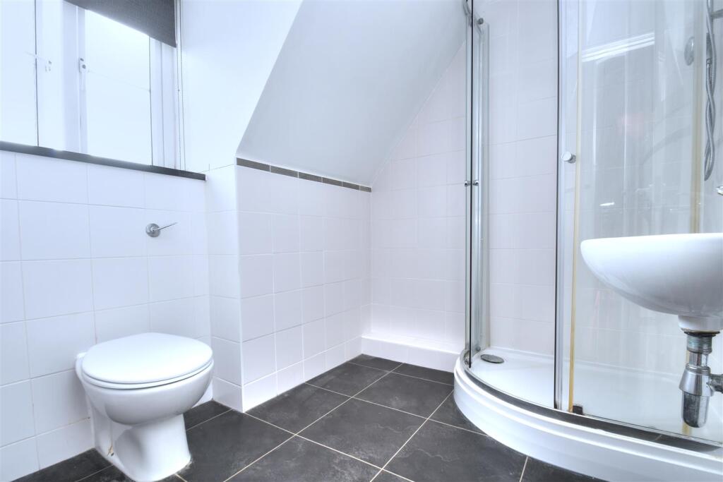 Bedroom One Ensuite.jpg