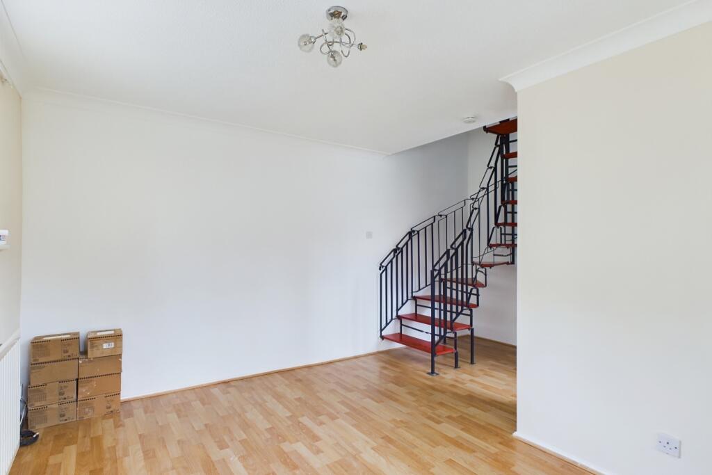 CAM02519G0-PR0228-STILL006