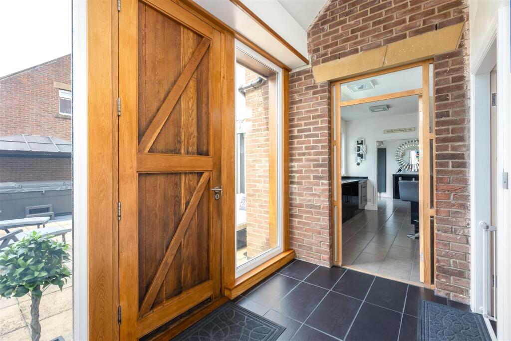 13 - Rear Entrance Hall.jpg