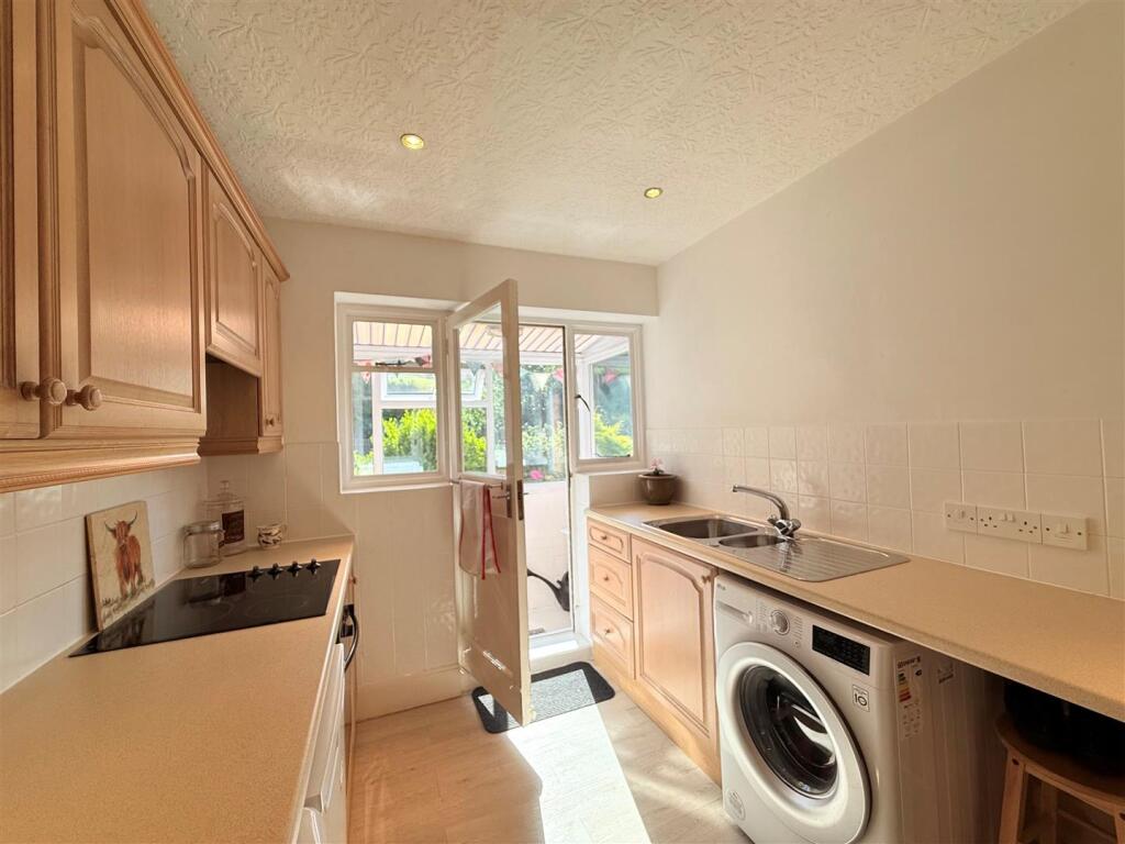 kitchen 3.jpg