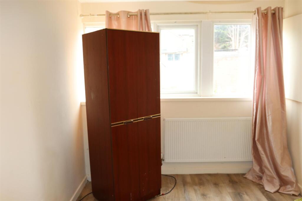 Ground floor rear room 4
