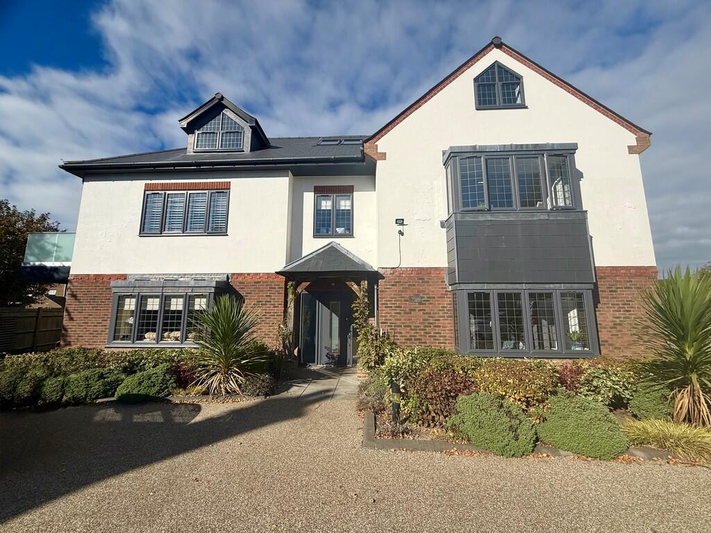 2 Harwood Apartme...