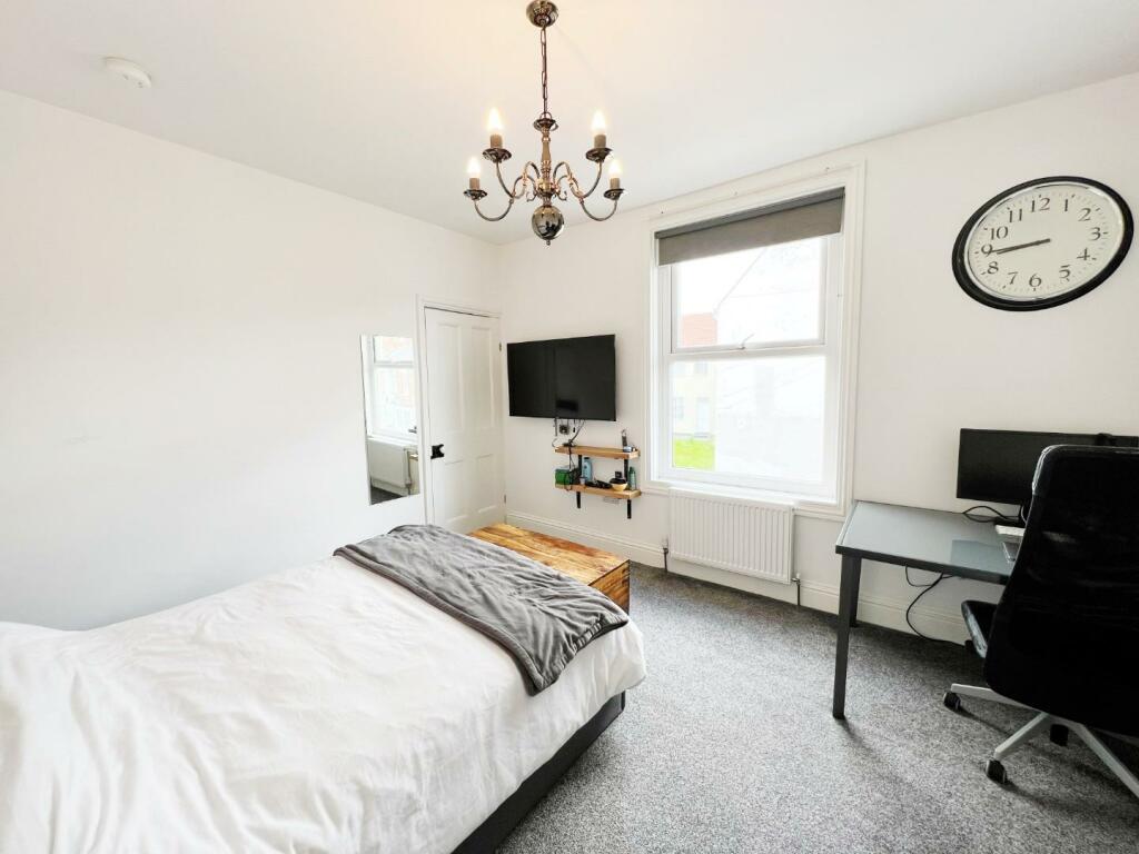 Bedroom 3 pic 1.jpg