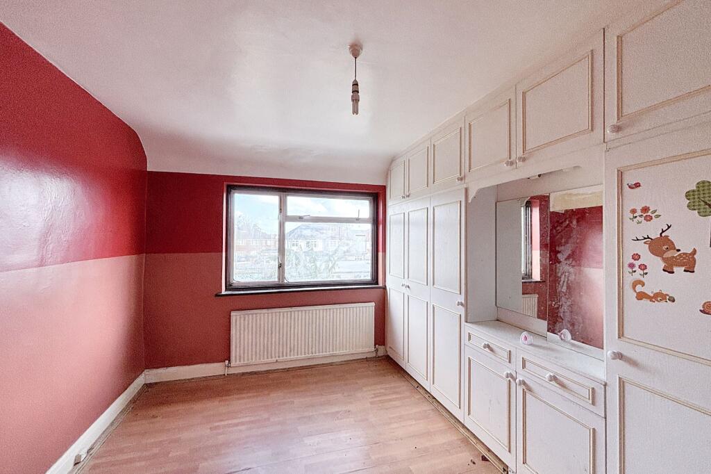 15 Glebe Avenue, Harrow HA3 9LG