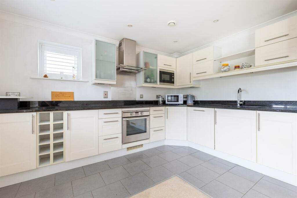 16CastleCourt-11.jpg