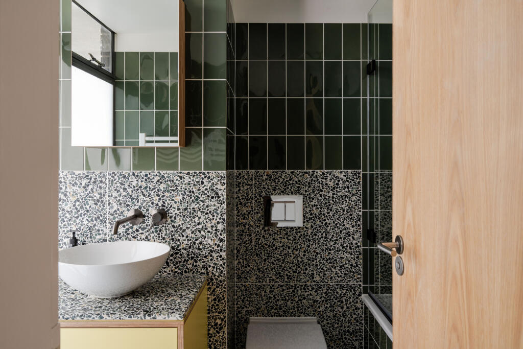 283609 - Keeling House, London E2 - high res - ...