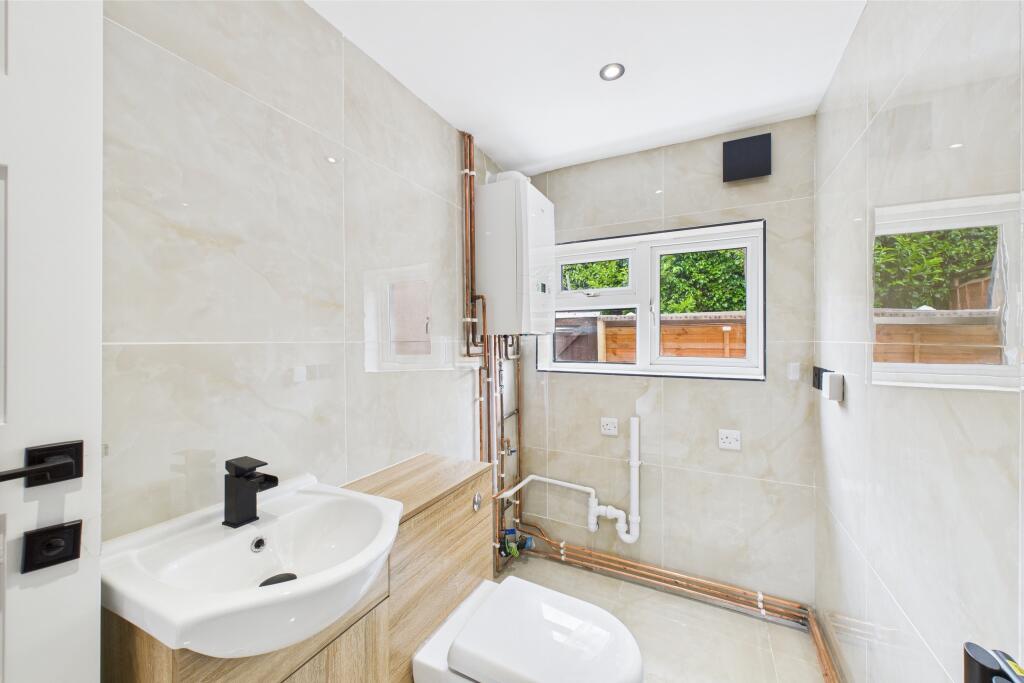 CAM05454G0-PR0004-STILL009