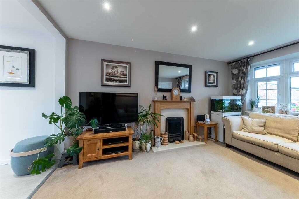 17 Kingfisher Grove-019.jpg