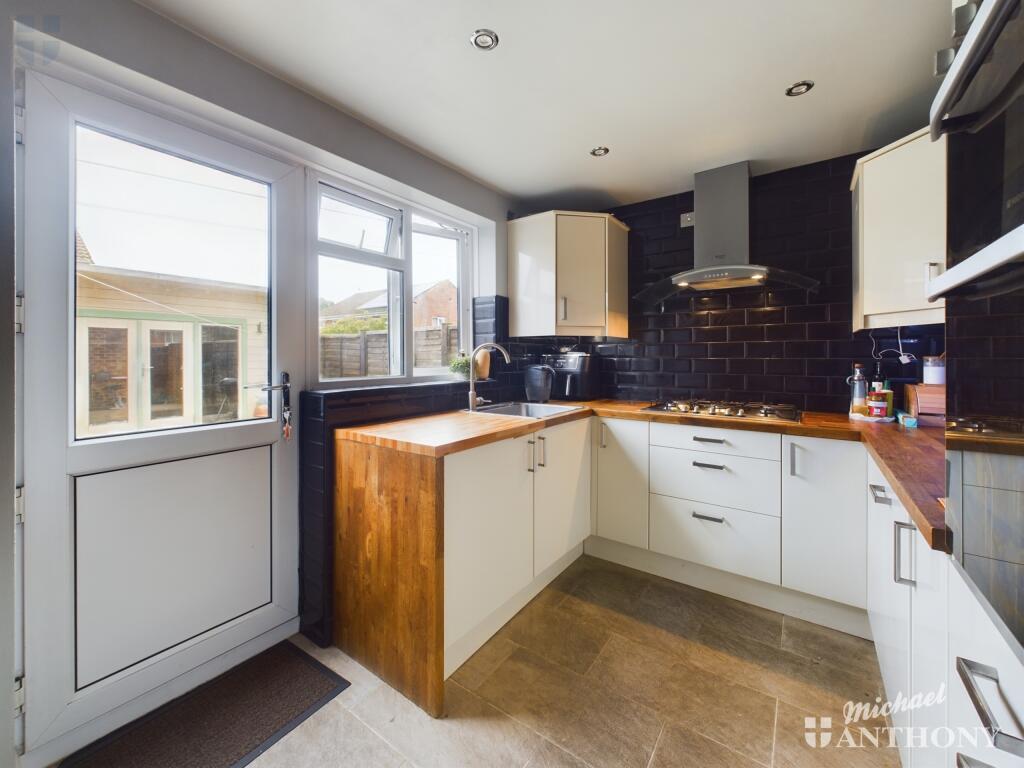 CAM03852G0-PR0116-STILL006