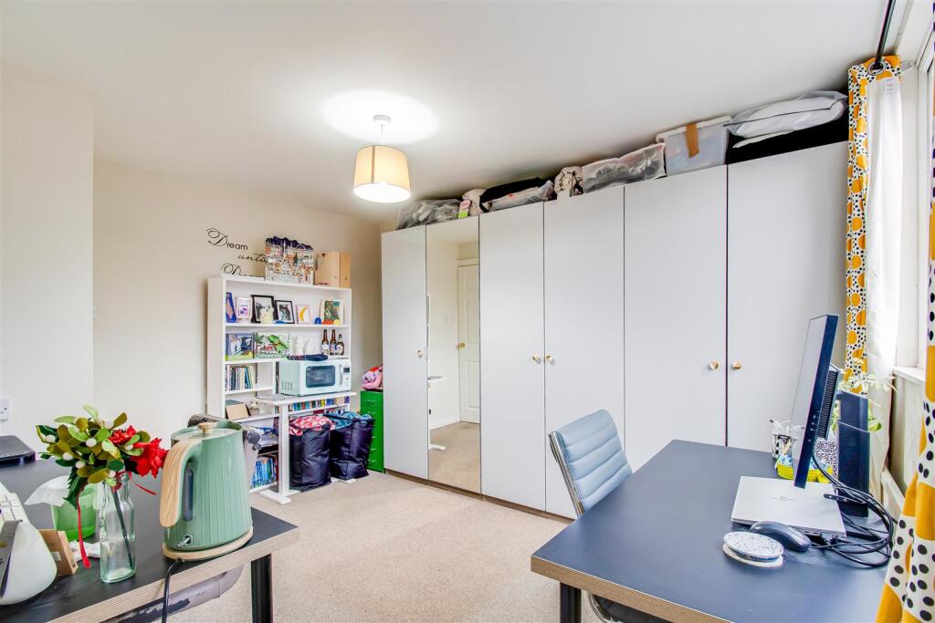 Castle View, Wakefield, WF2 7HZ