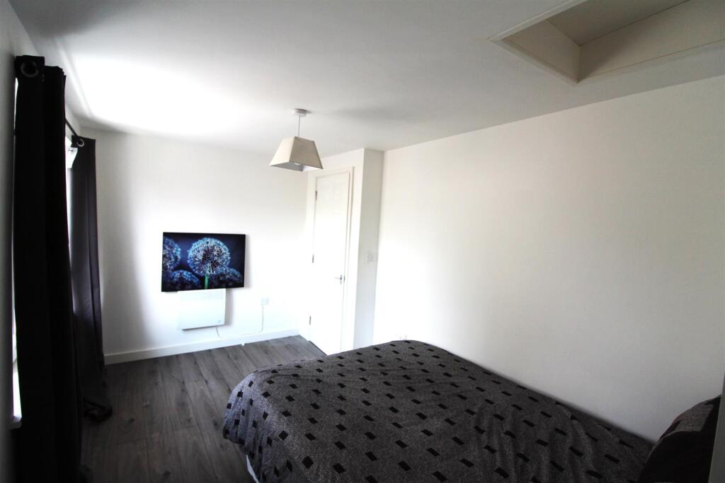 flat 3 26b bed1.JPG