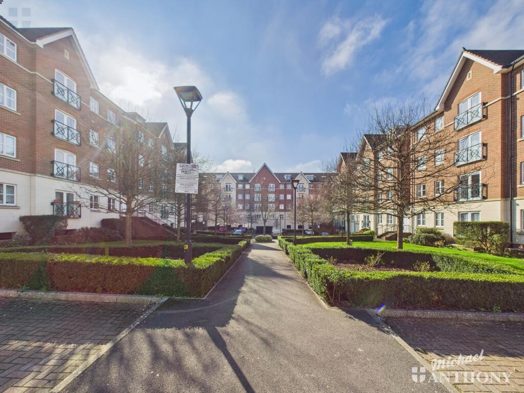 CAM03852G0-PR0209-STILL013