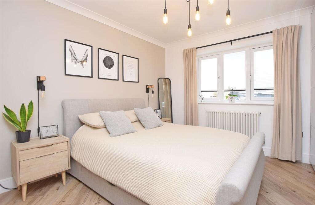Bedroom 1.JPG