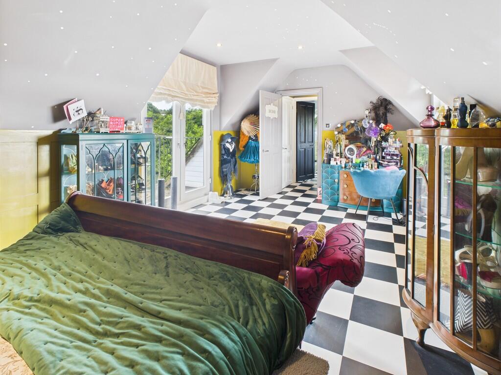 CAM05068G0-PR0032...