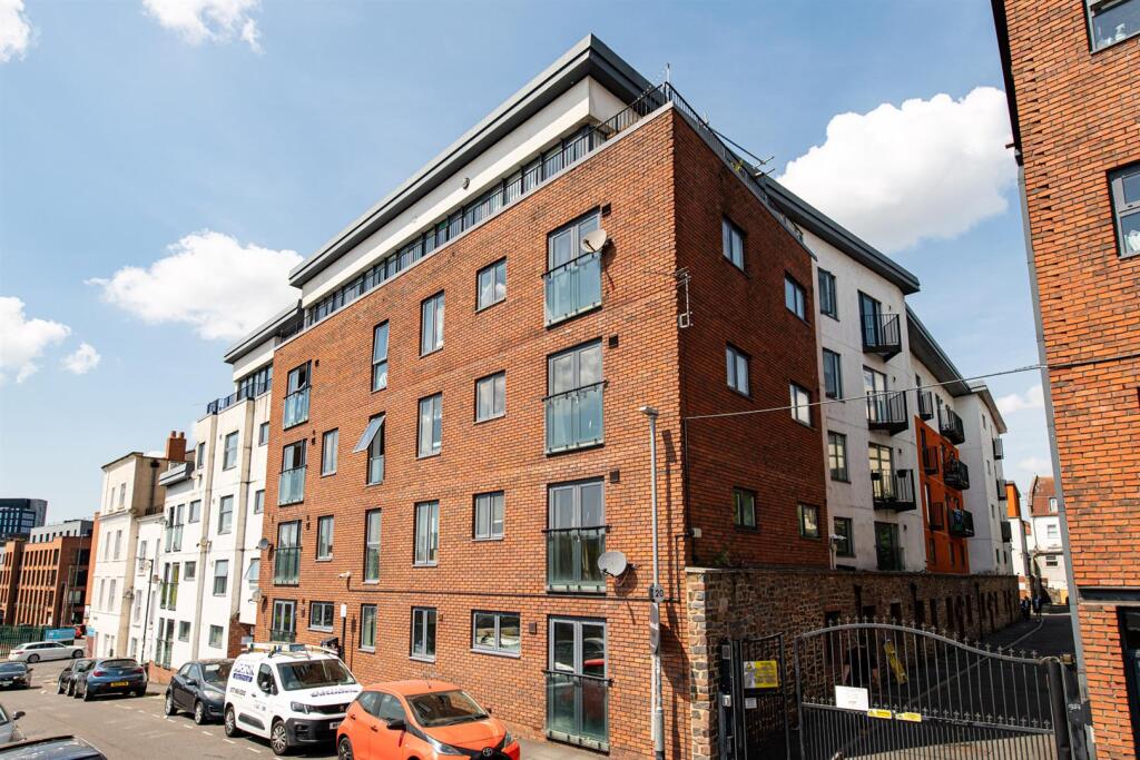 Exterior_1.jpg