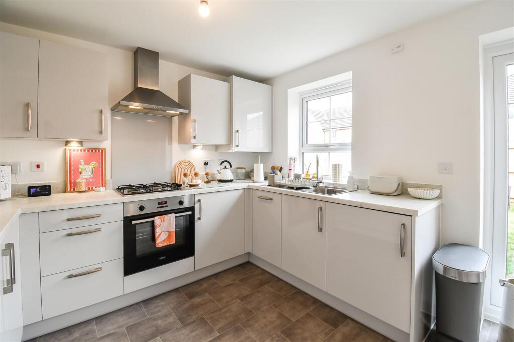 Kitchen / Dining