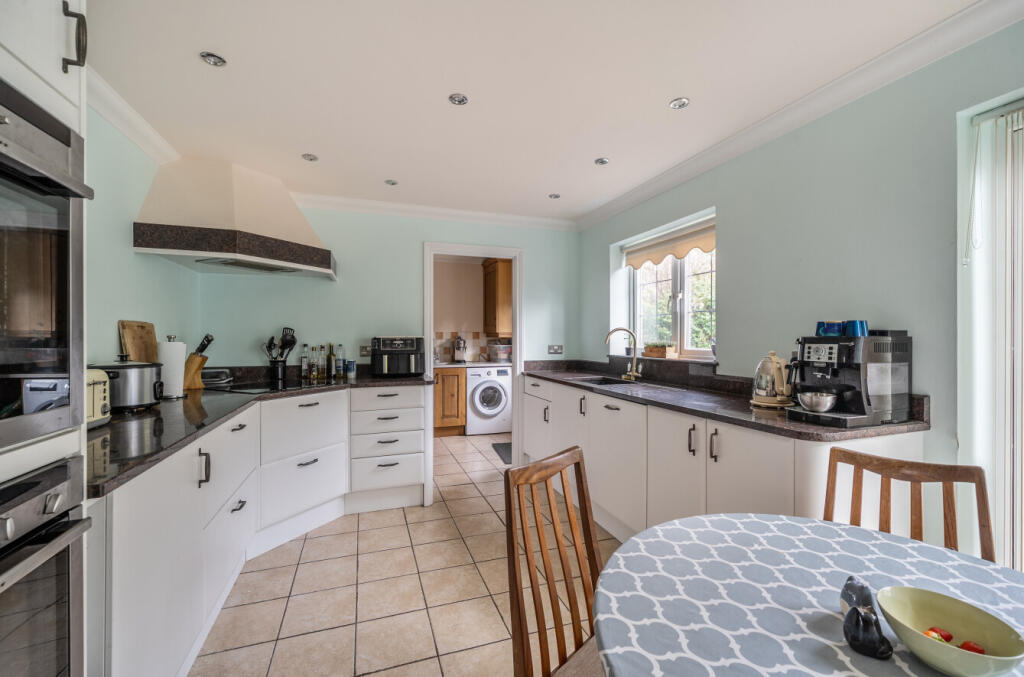 1376717-13-691700...