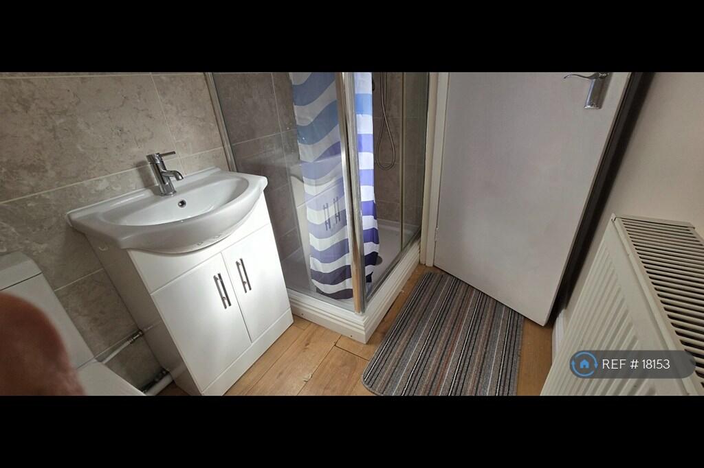 w/c &amp; Shower 2