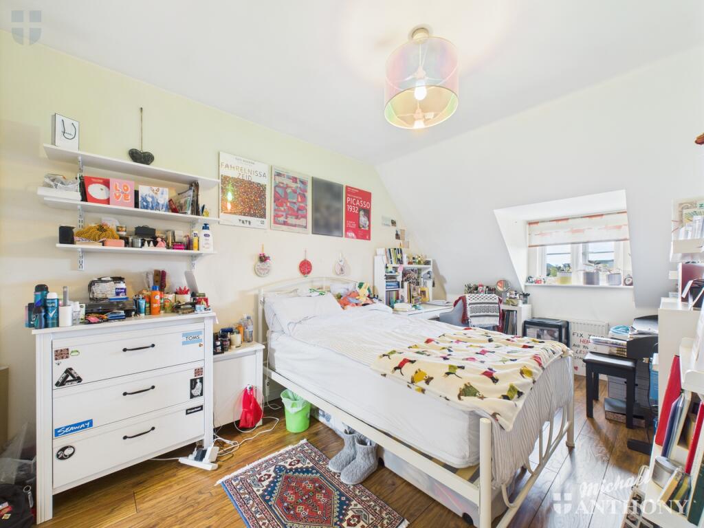 CAM03218G0-PR0735-STILL015