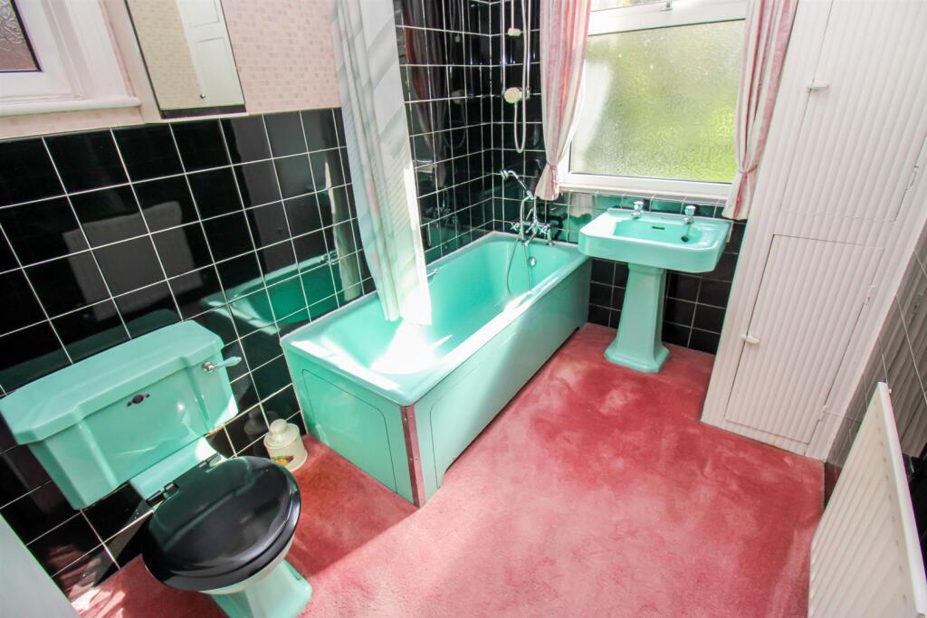 BATHROOM/W.C.