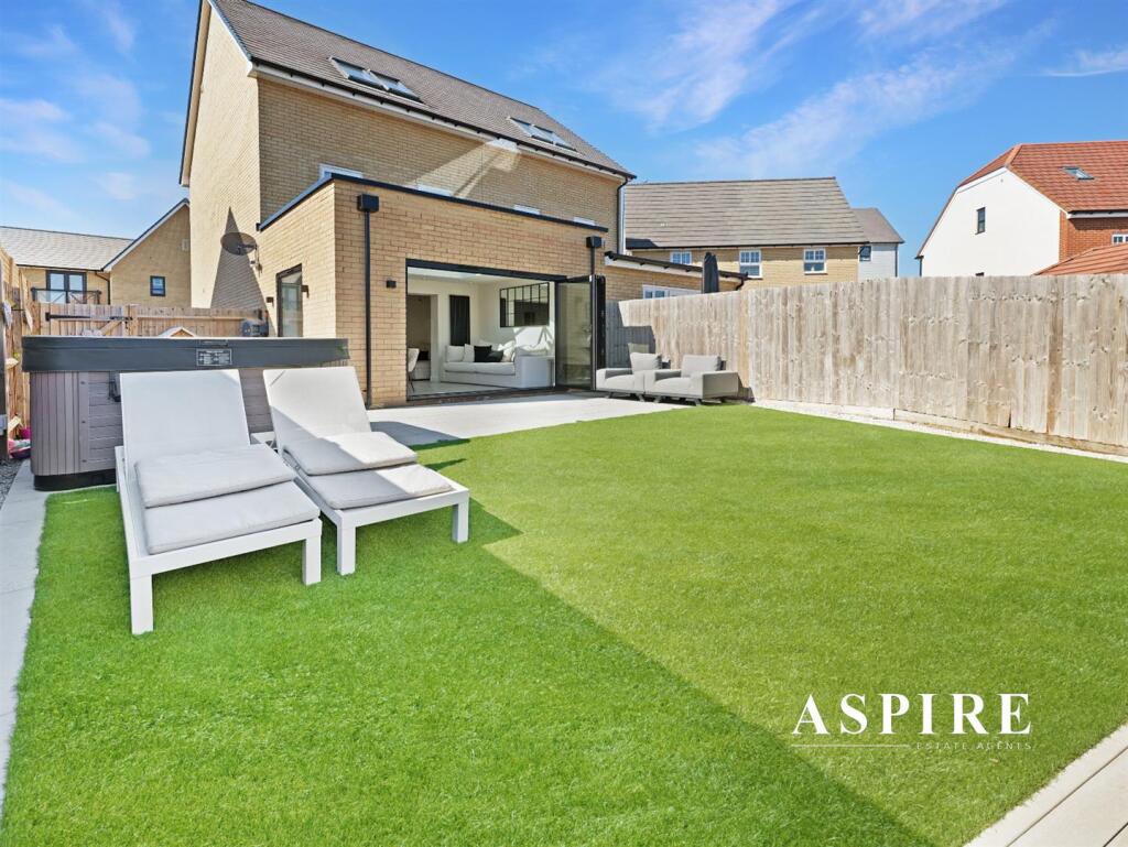 WhatsApp Image 2025-05-20 at 13.49.33 (4).jpg