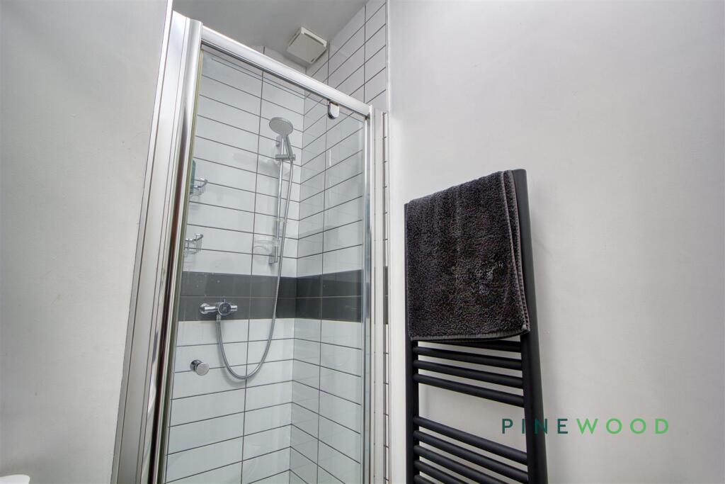 ENSUITE (BEDROOM 2)