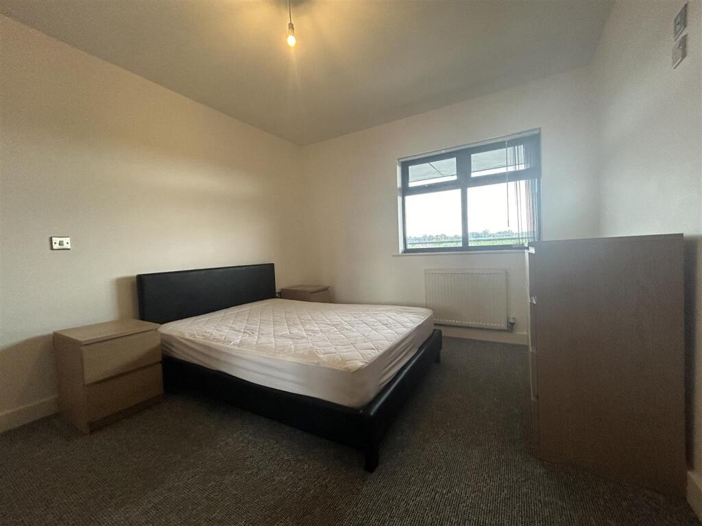 1st Bedroom (3).jpeg