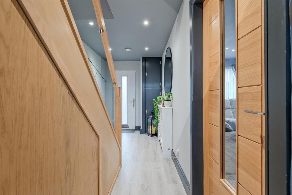 015-32 Kenmore Way, Carluke ML8 5RZ.jpg