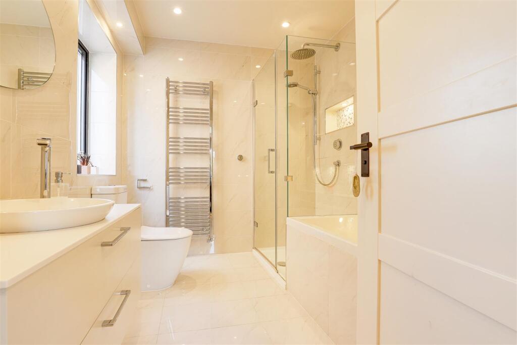 Bedroom Two En Suite.jpg