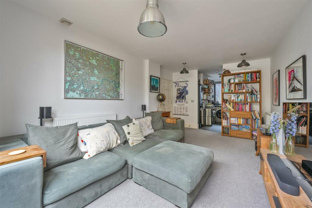 Shacklewell Road, N16