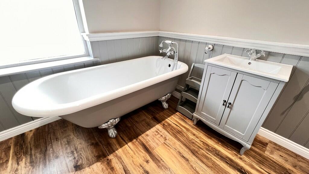 Bath/Shower/w.c.