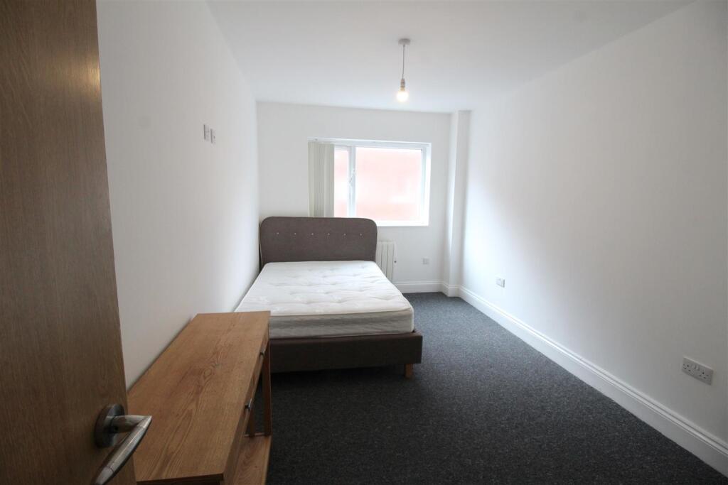 Duckworth Buildings, flat 5, bed 1.JPG