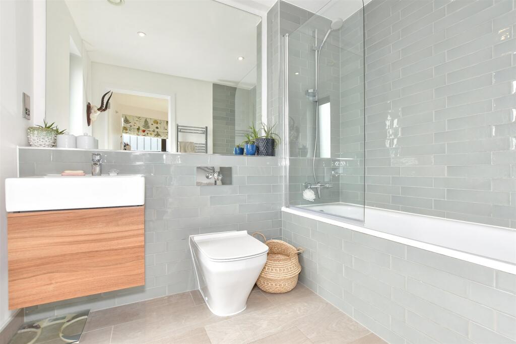 En-Suite Bathroom