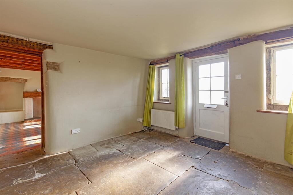 Entrance Hall-2.jpg