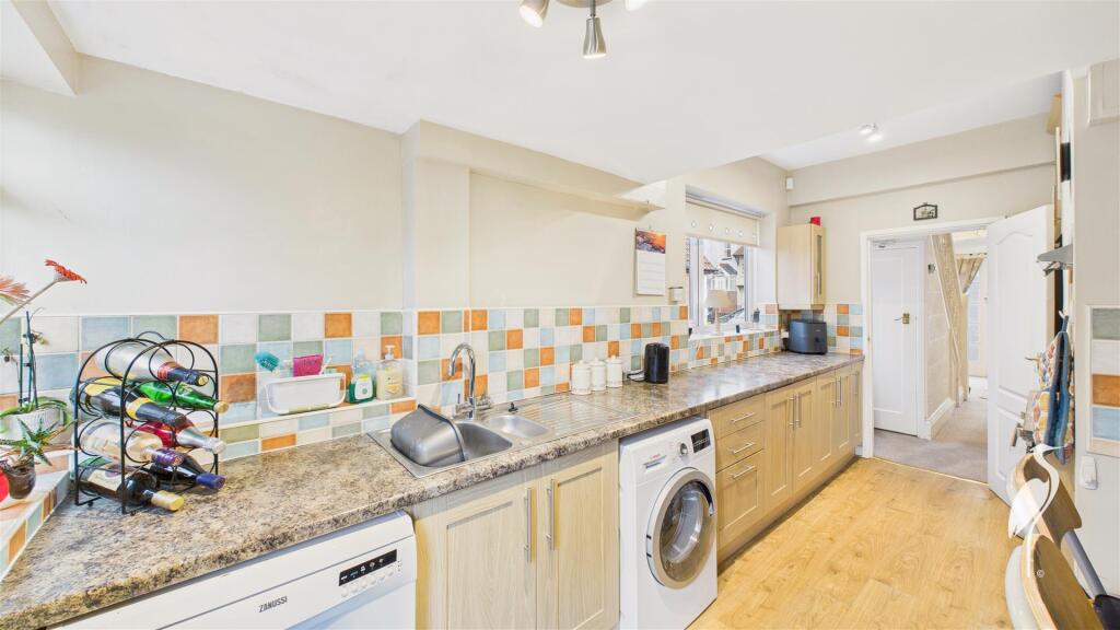 Breakfasting Kitchen