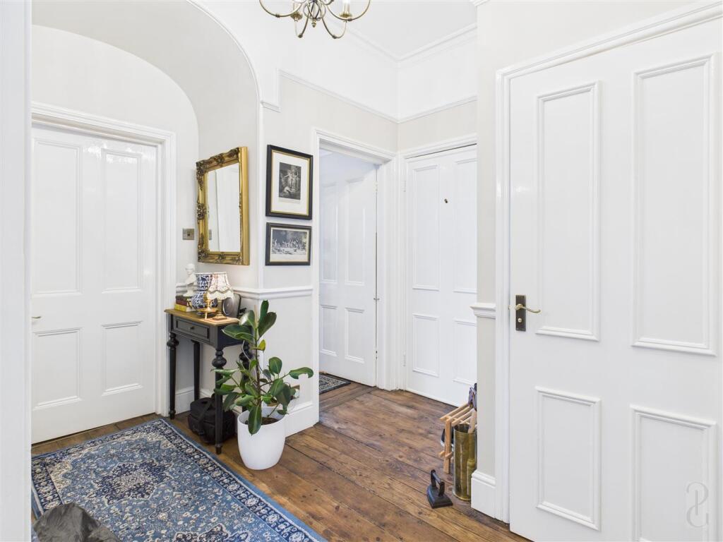 Entrance hall.jpg