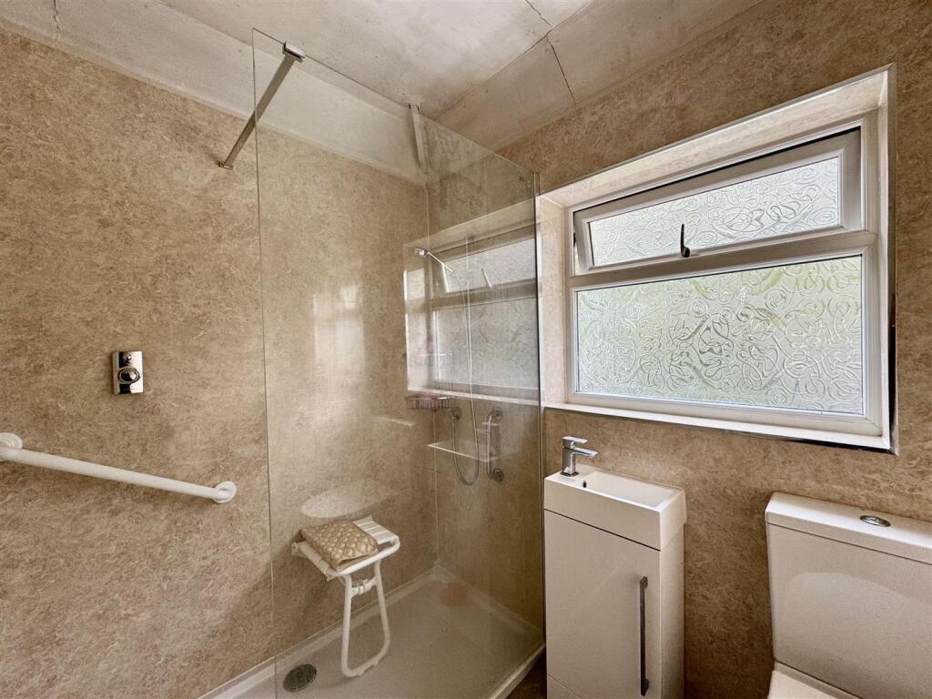 SHOWER ROOM