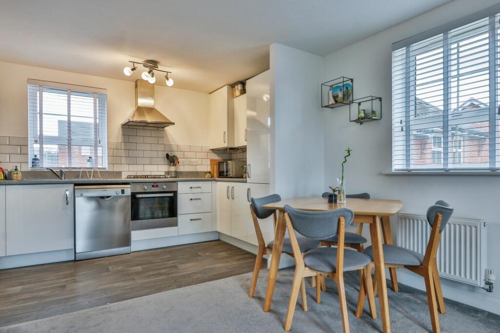 Kitchen/Dining Area