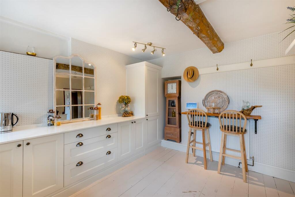 8599223-interior20.jpg