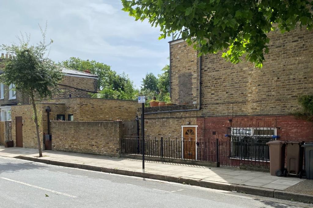ENTRANCE TO FLAT AND GARDEN - VIEW PROPERTY TO...