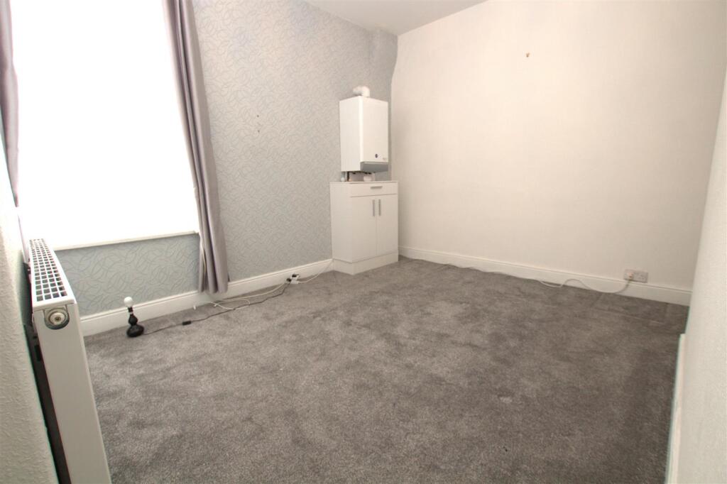 REAR BEDROOM.jpg