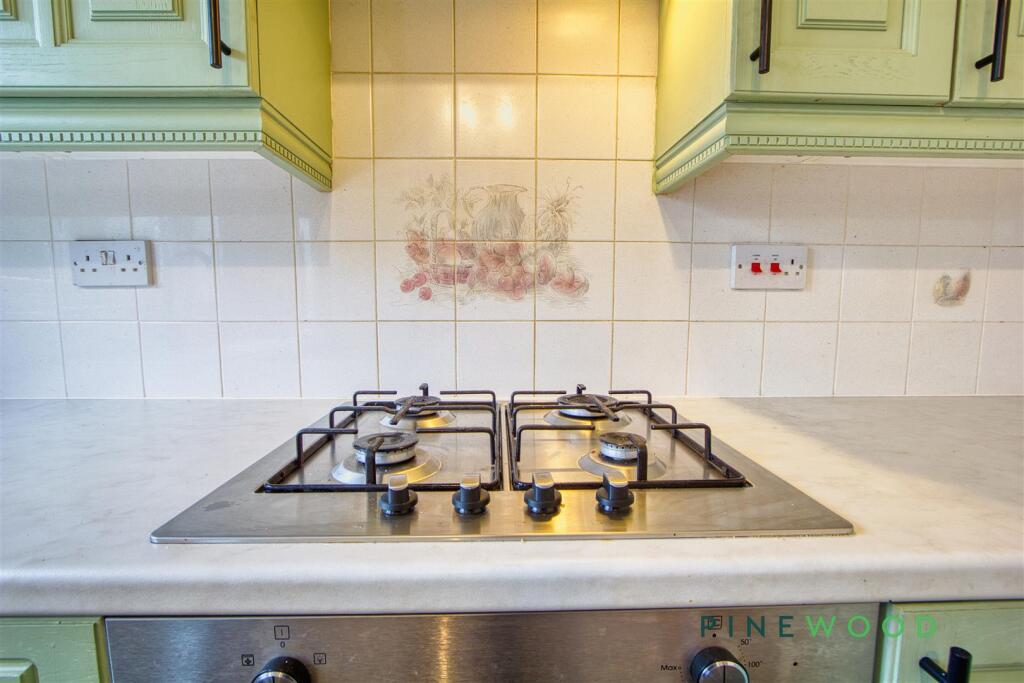 KITCHEN / DINER