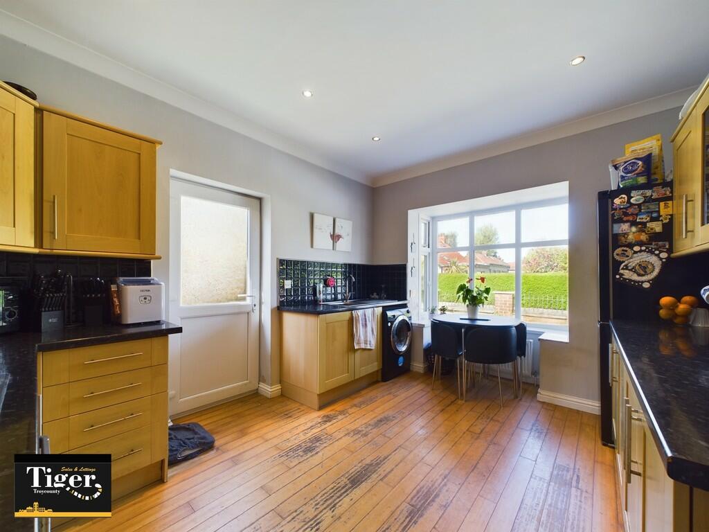 CAM02176G0-PR0223...