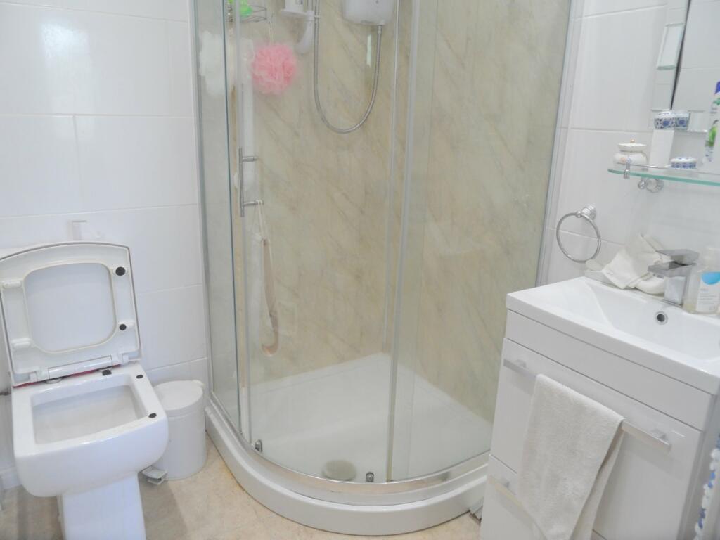 GROUND FLOOR SHOWER ROOM