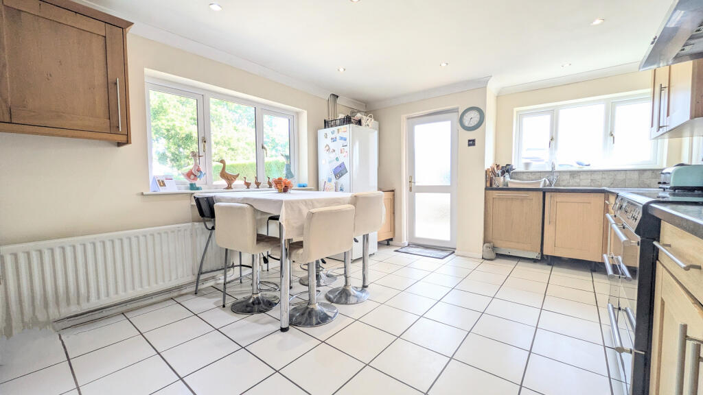 PXL_20250821_133323066.MP~2